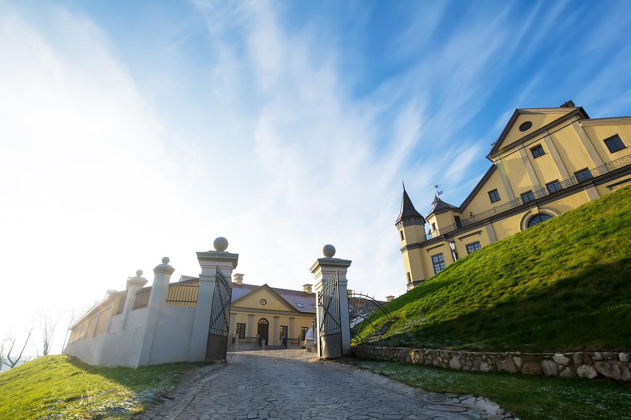 Palace Hotel Nyasvizh Bagian luar foto