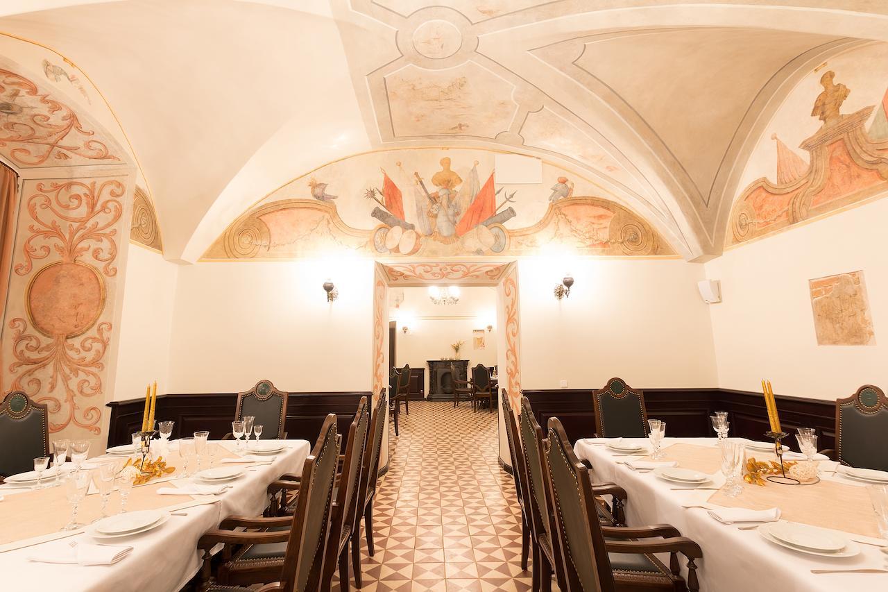 Palace Hotel Nyasvizh Bagian luar foto