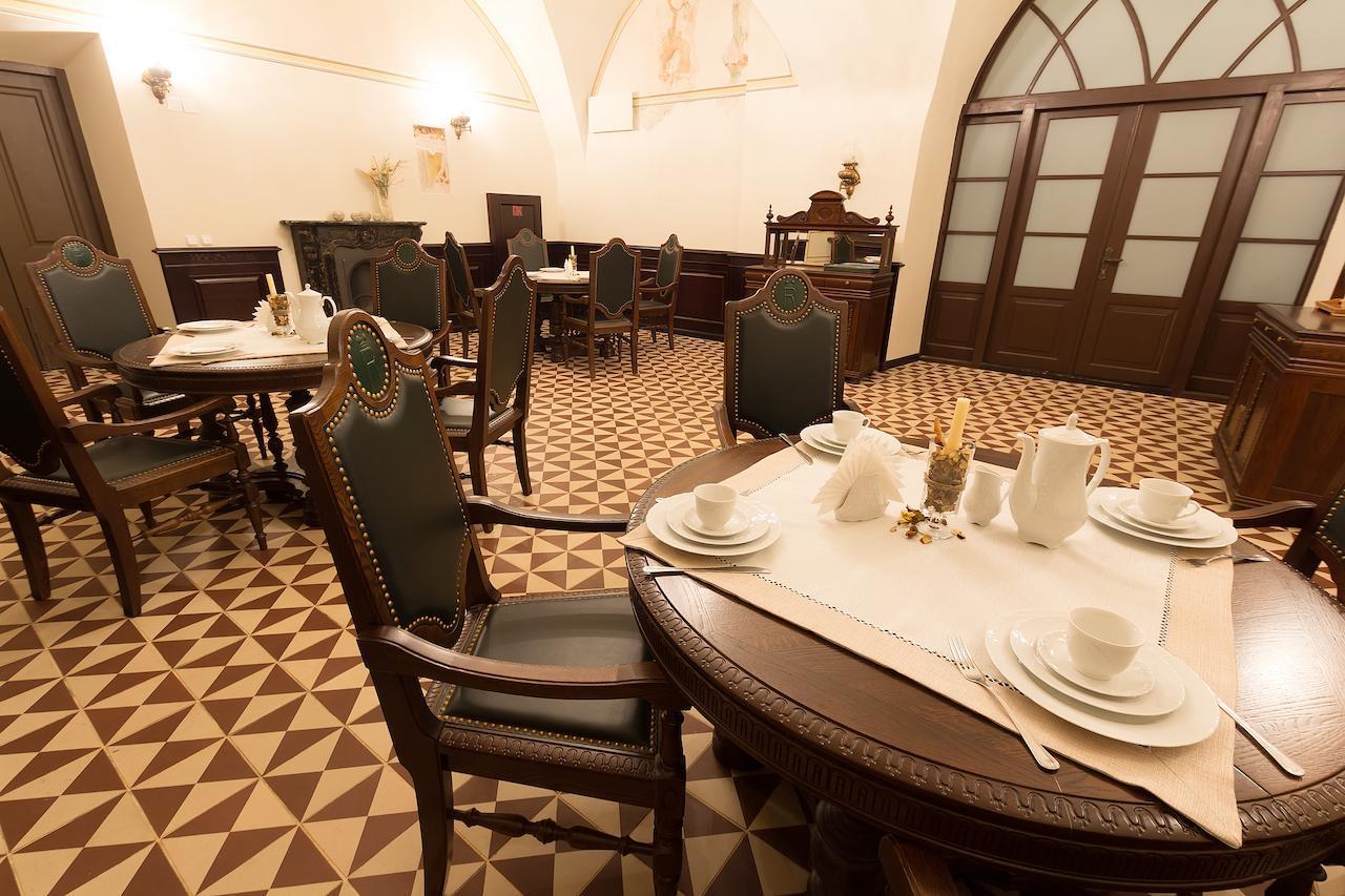 Palace Hotel Nyasvizh Bagian luar foto