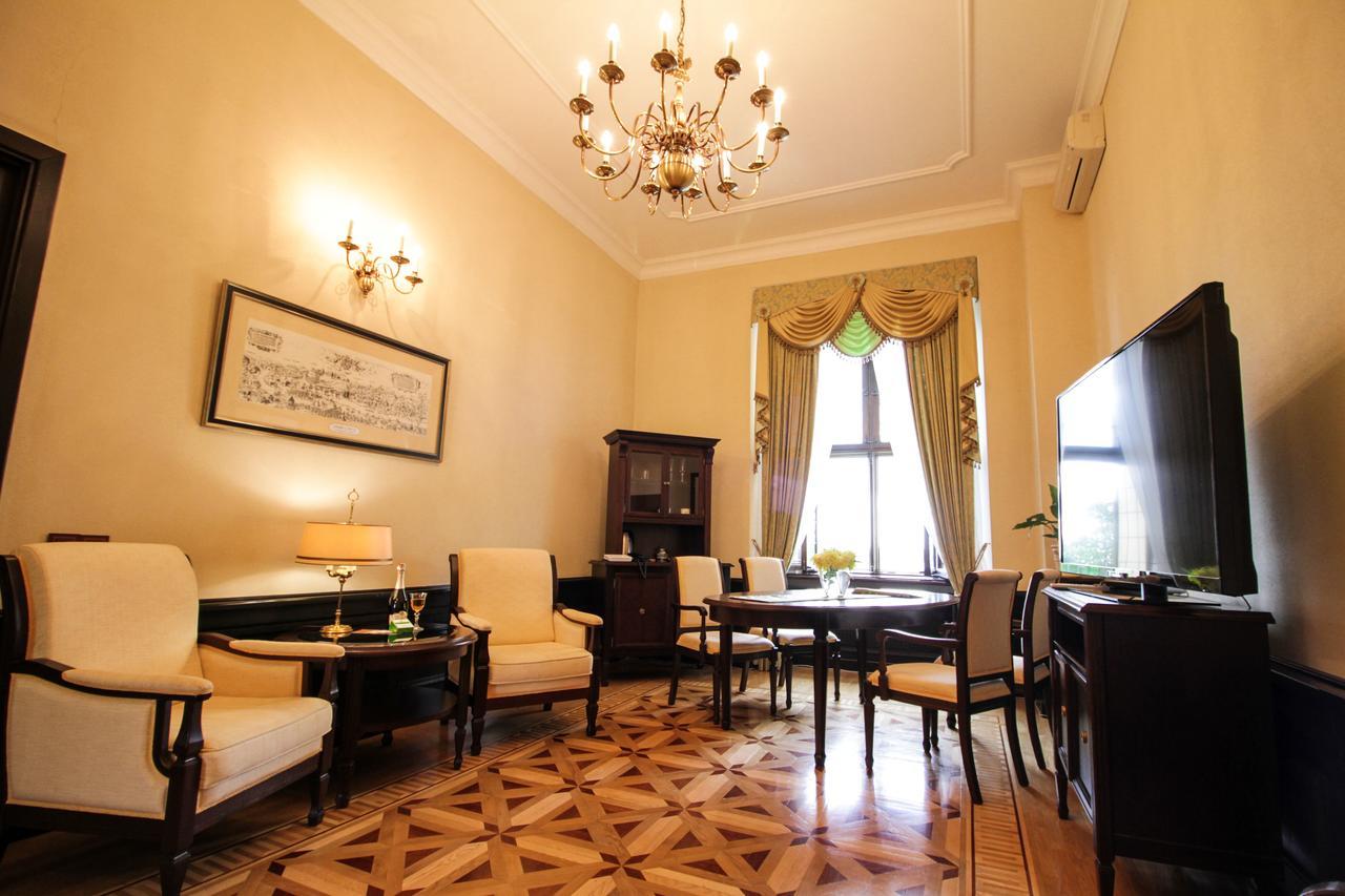Palace Hotel Nyasvizh Bagian luar foto