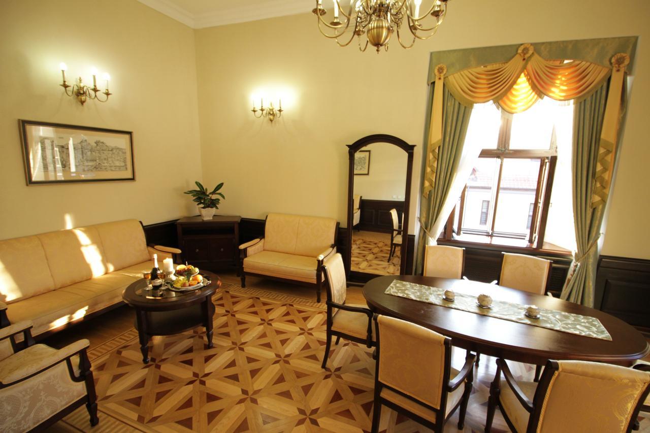 Palace Hotel Nyasvizh Bagian luar foto