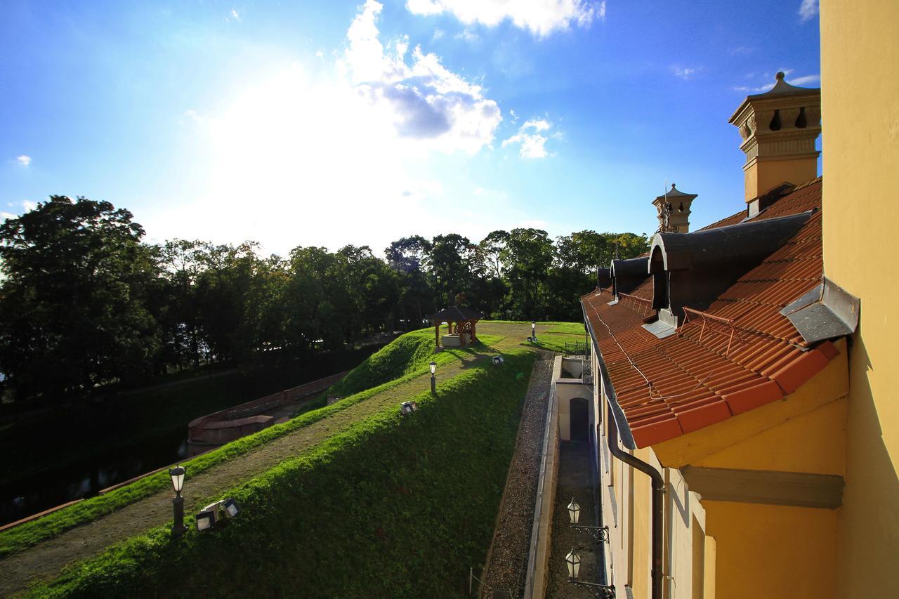 Palace Hotel Nyasvizh Bagian luar foto