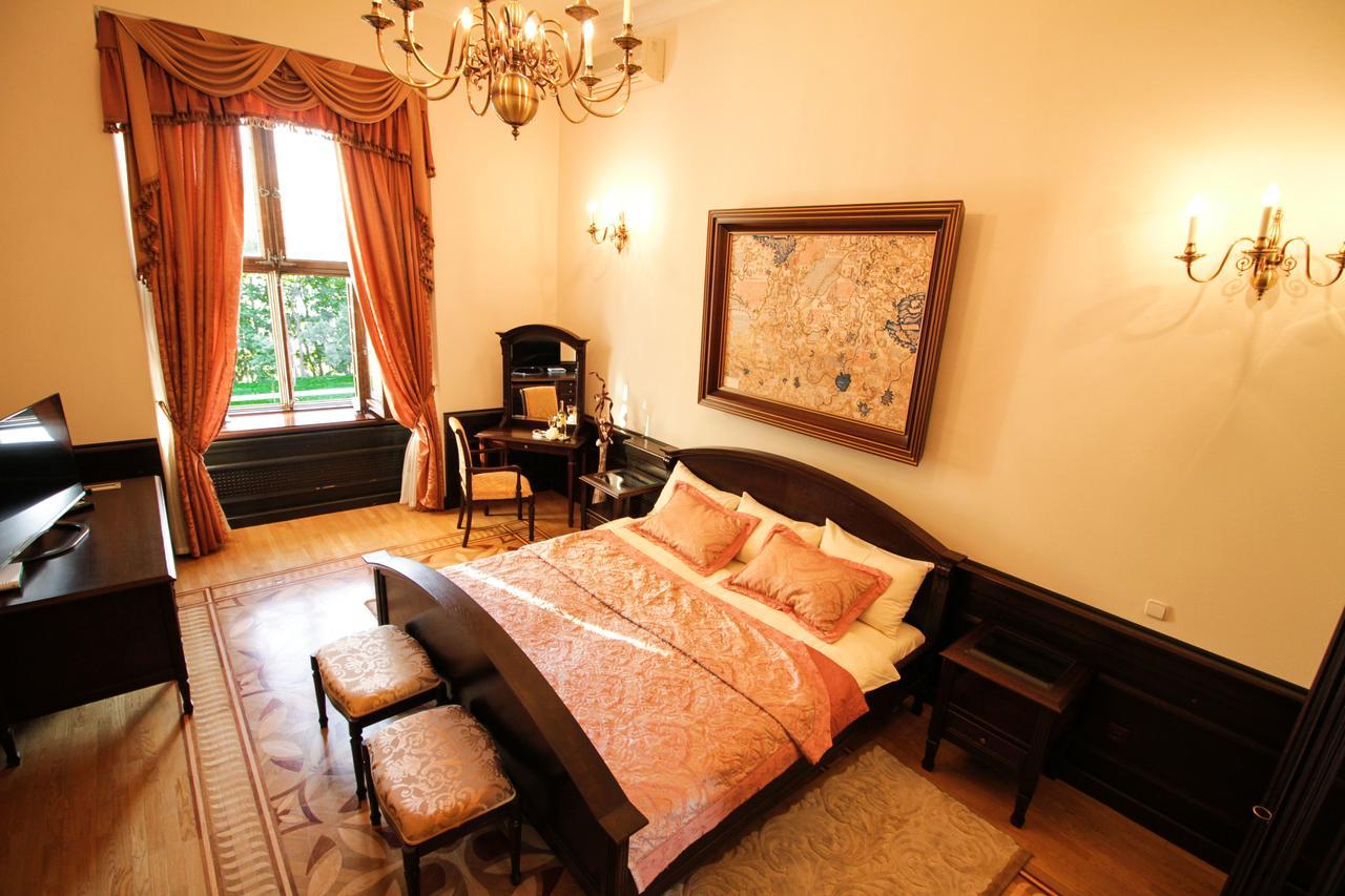 Palace Hotel Nyasvizh Bagian luar foto