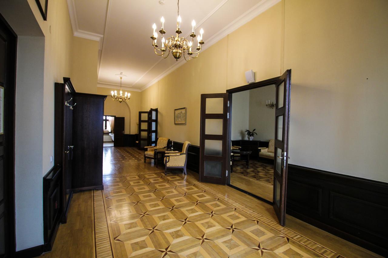 Palace Hotel Nyasvizh Bagian luar foto