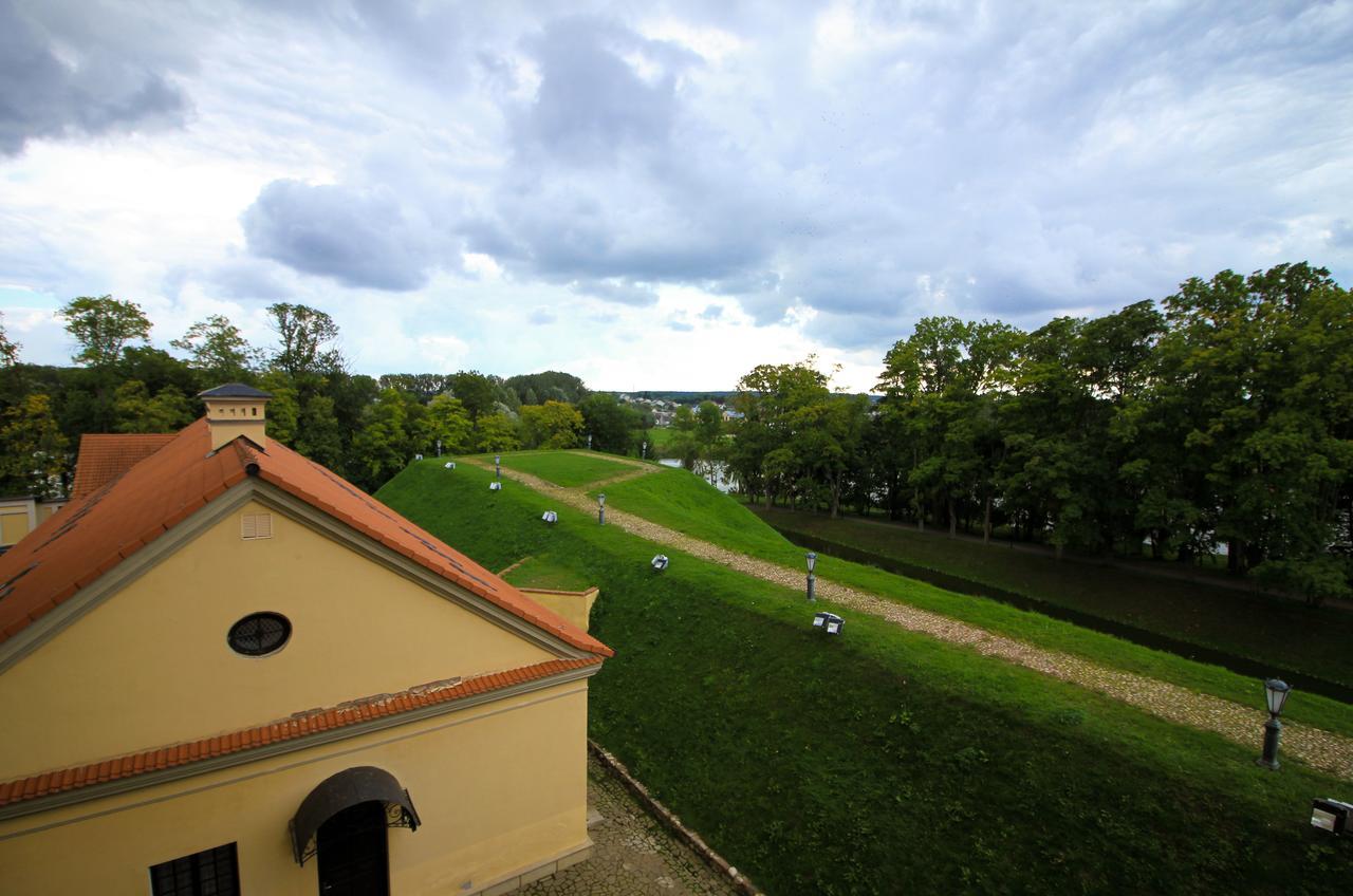 Palace Hotel Nyasvizh Bagian luar foto