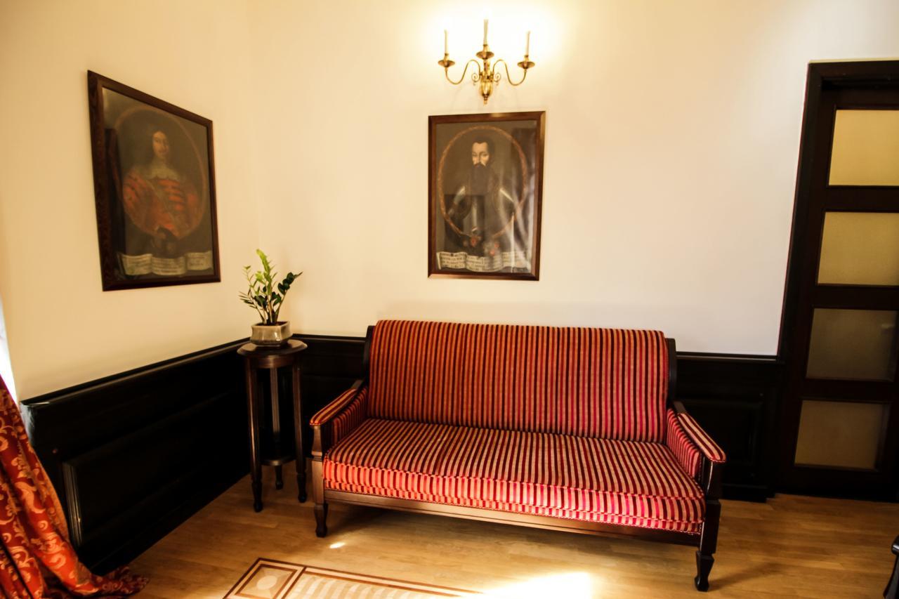 Palace Hotel Nyasvizh Bagian luar foto