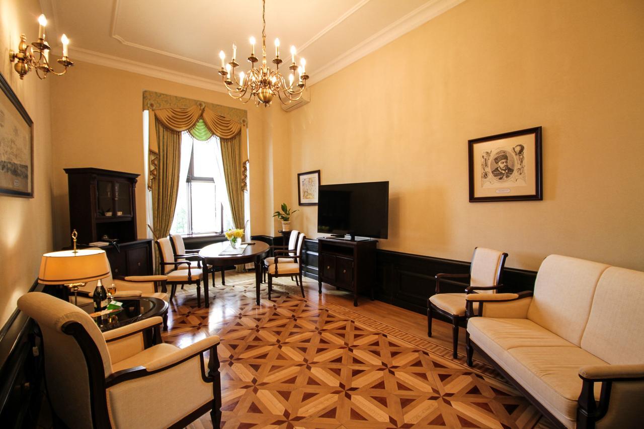 Palace Hotel Nyasvizh Bagian luar foto