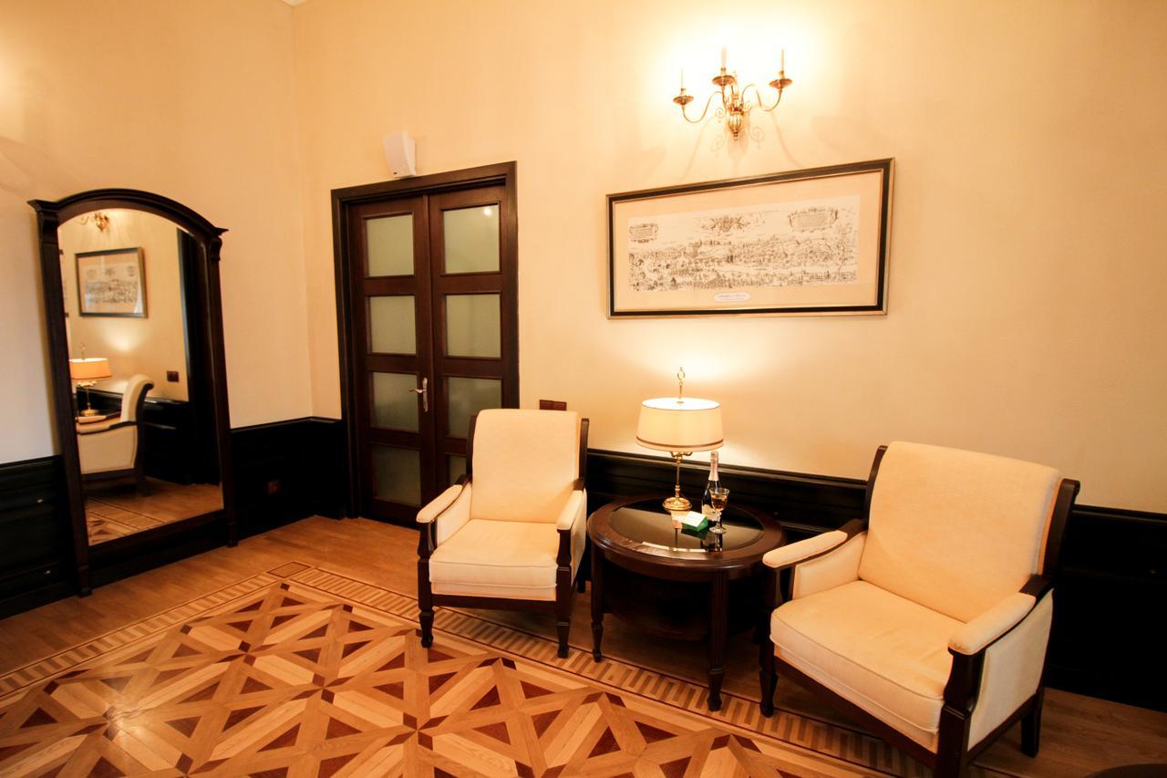 Palace Hotel Nyasvizh Bagian luar foto