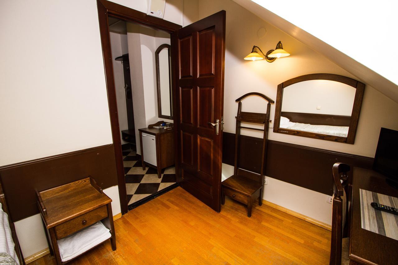 Palace Hotel Nyasvizh Bagian luar foto