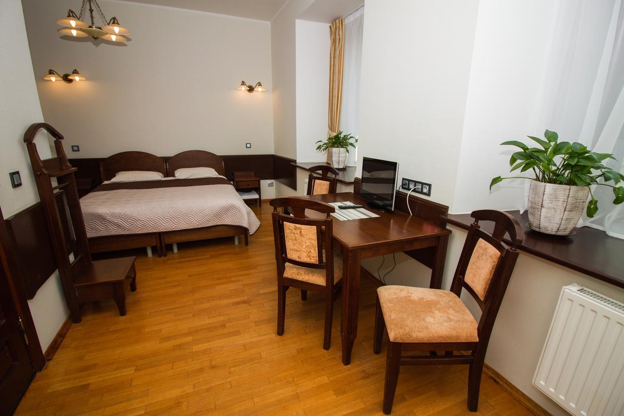 Palace Hotel Nyasvizh Bagian luar foto