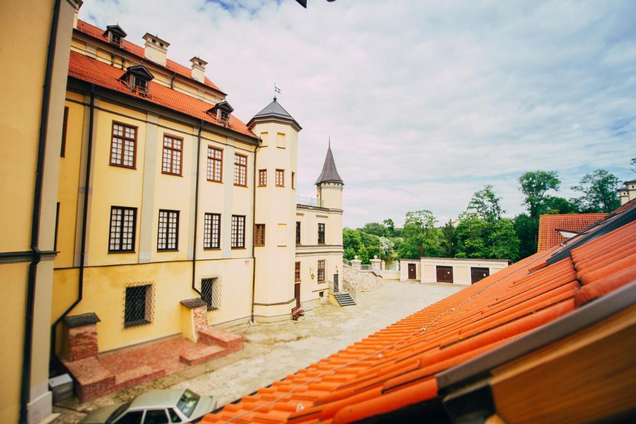 Palace Hotel Nyasvizh Bagian luar foto