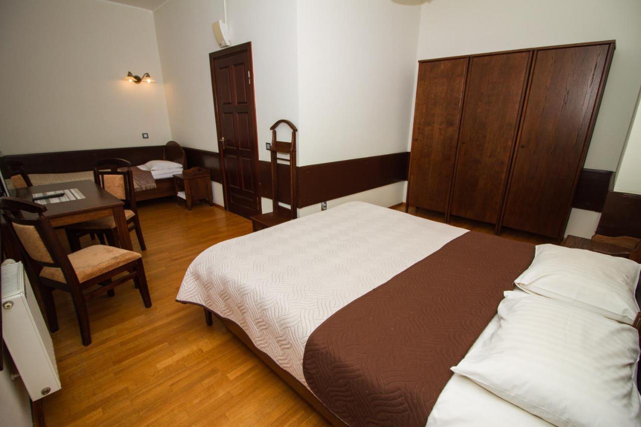 Palace Hotel Nyasvizh Bagian luar foto