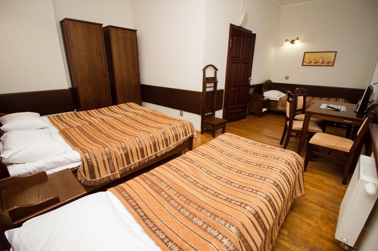 Palace Hotel Nyasvizh Bagian luar foto